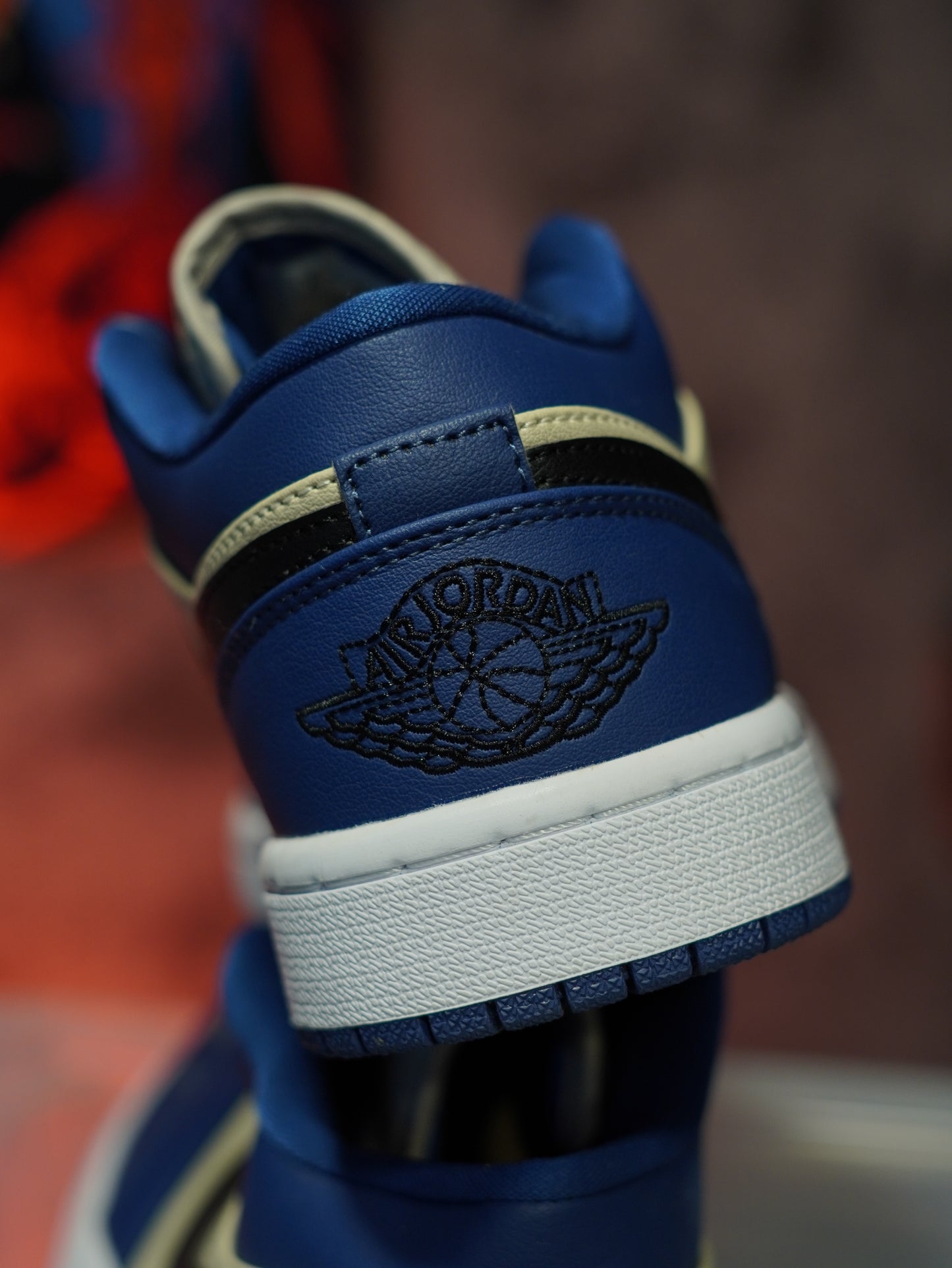Nike Air Jordan 1 Low azul marino y beige