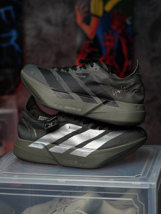 Adidas Y-3 Adios Pro 4 en color "Cinder Black"