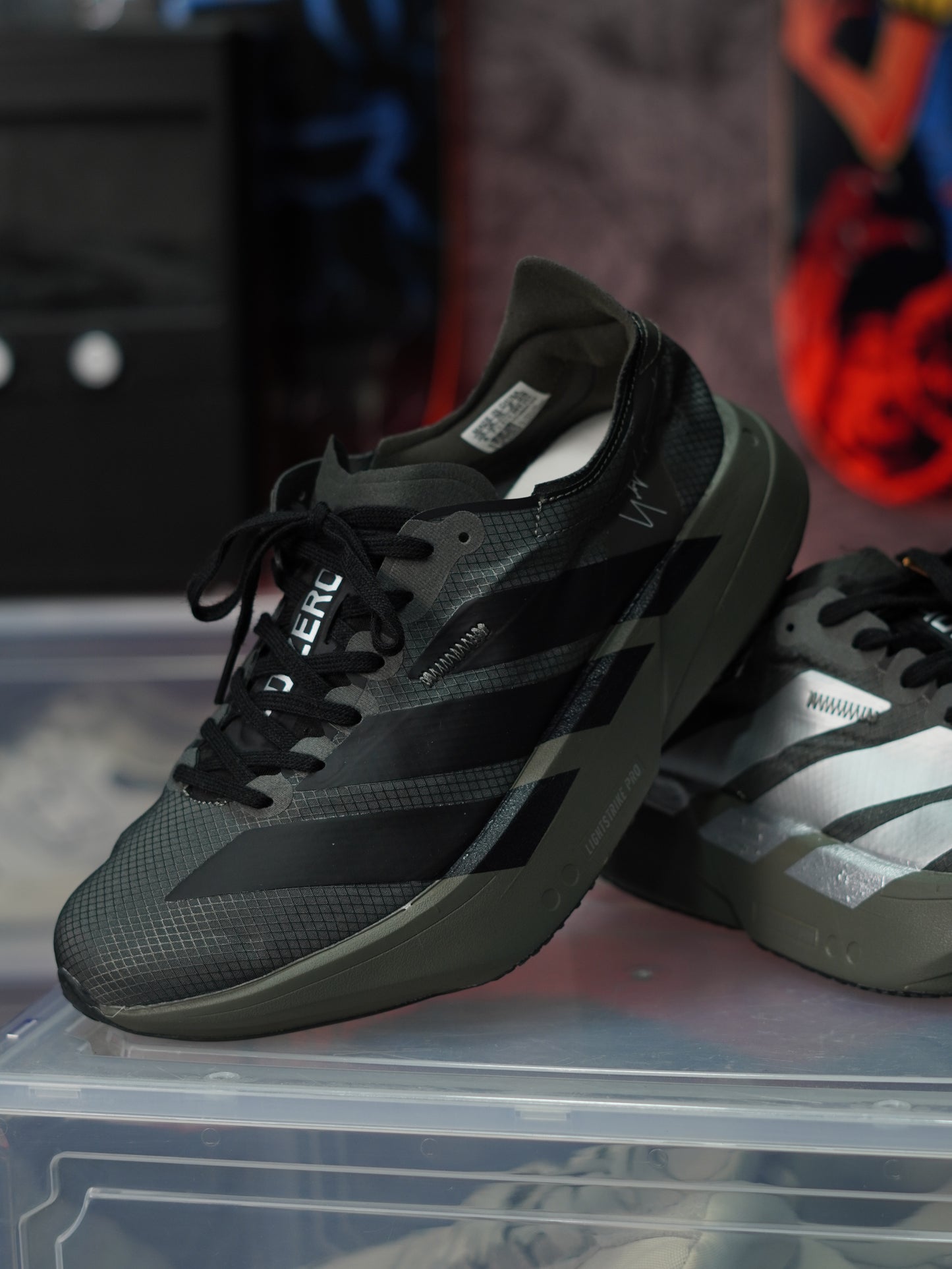 Adidas Y-3 Adios Pro 4 en color "Cinder Black"