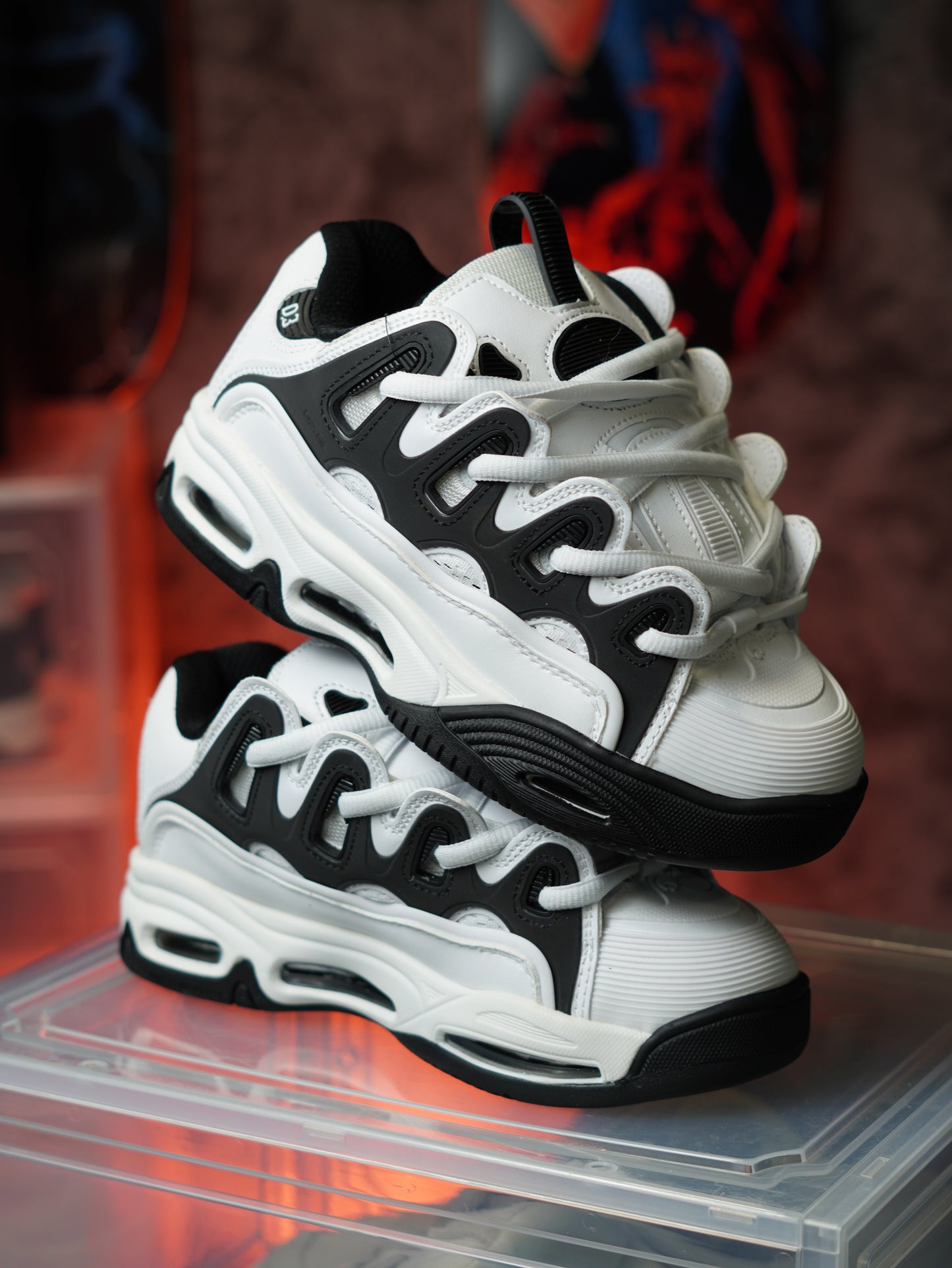 Osiris D3 2001 blanco y negro