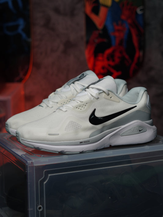 Nike Structure 26