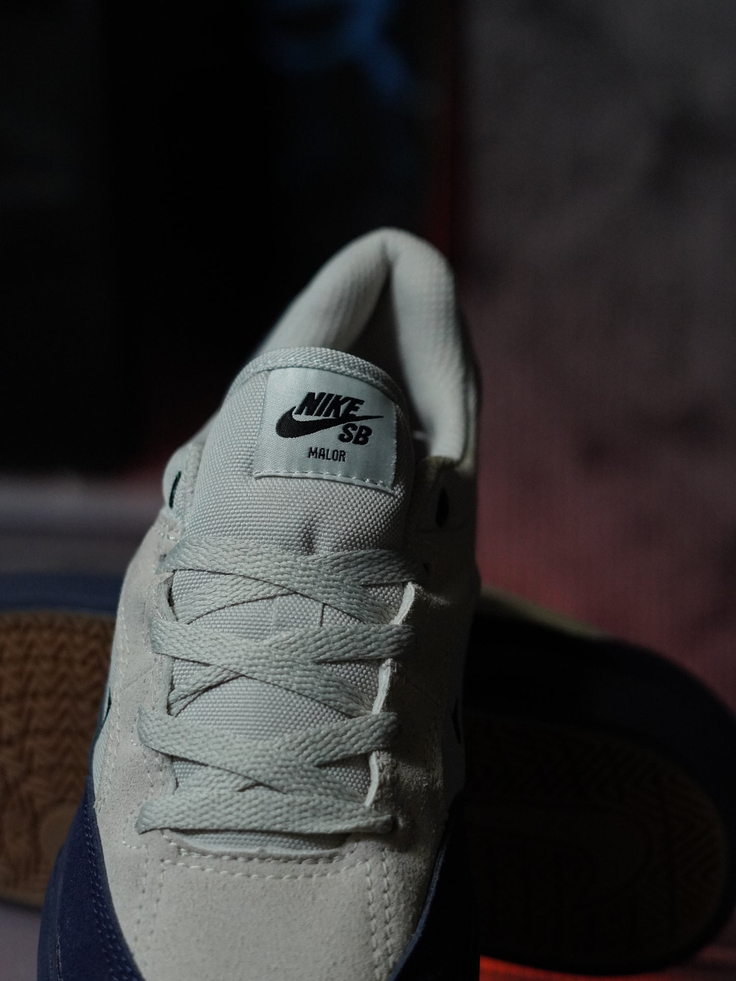 Nike SB Malor TE en color Light Khaki/Black-Light Orewood Brown