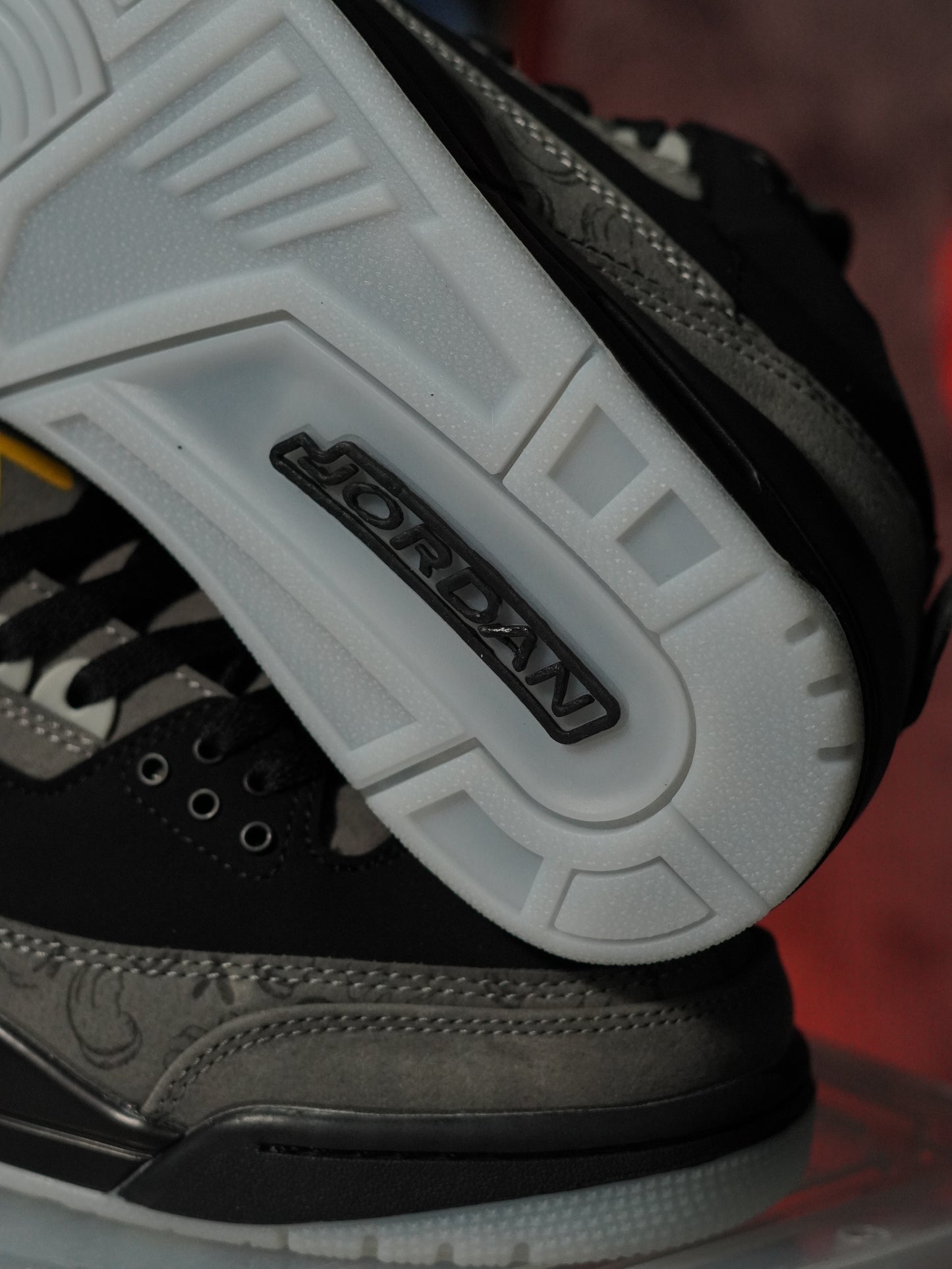 Air Jordan 3 Retro x KAWS