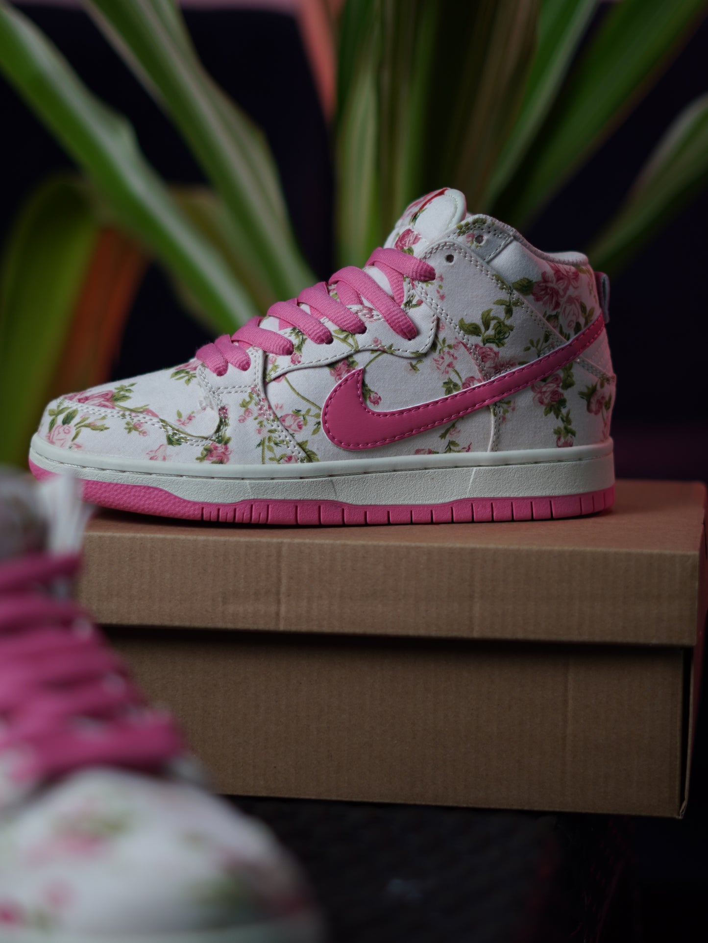 Nike Dunk SB Hawaii Flower Pink