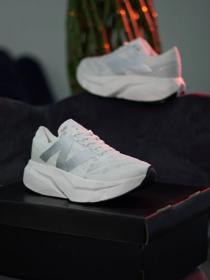 New Balance FuelCell Rebel v4 / White