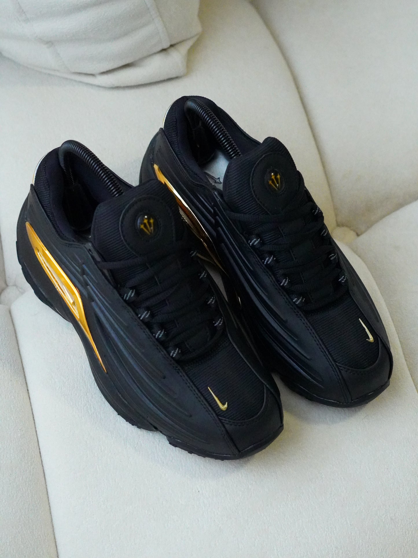 NIKE NOCTA STEP 2 NEGRO DORADO