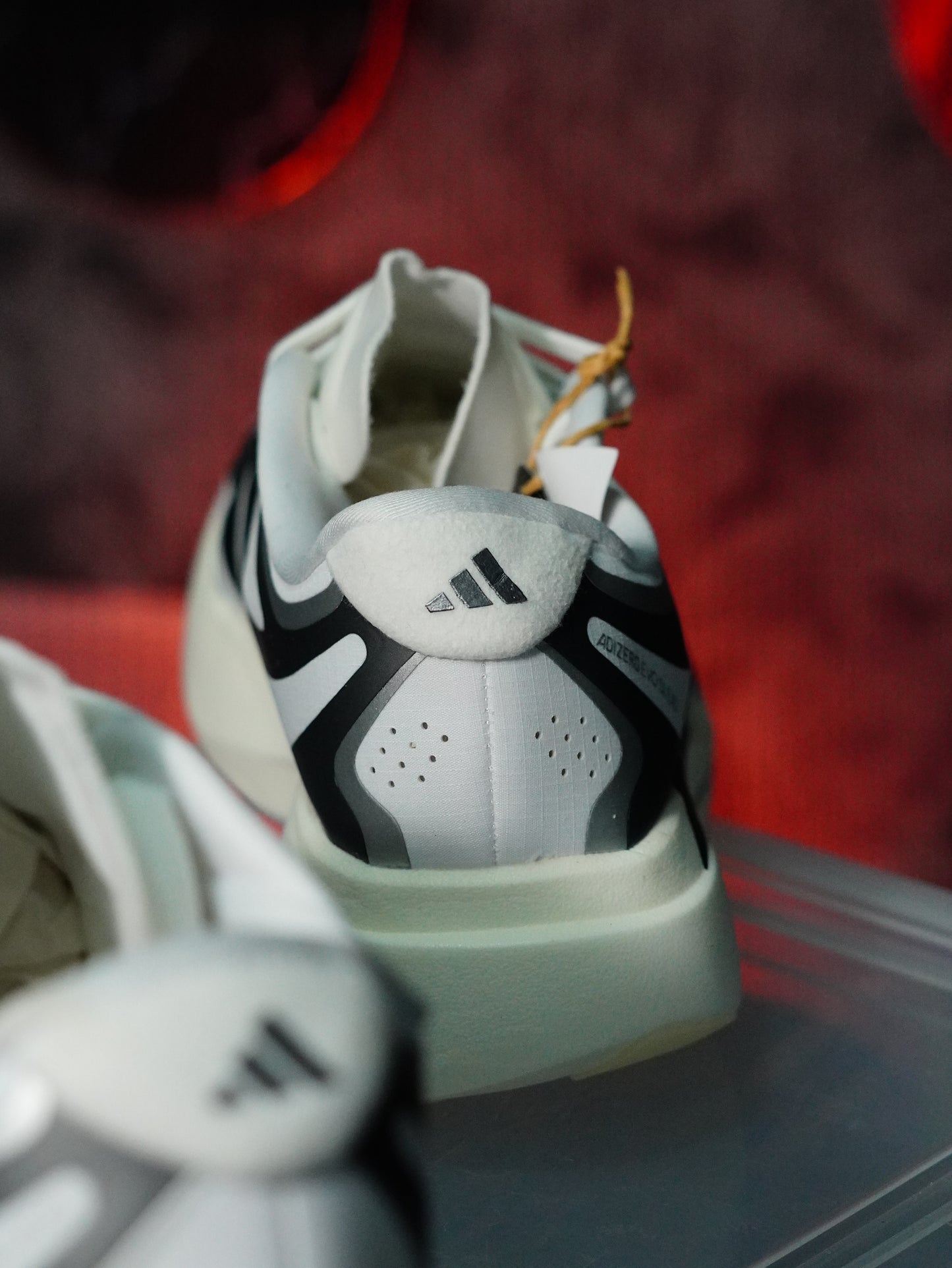 adidas Adizero Evo SL Exo en color blanco y negro