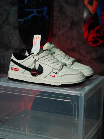 Nike SB Dunk Low Supreme