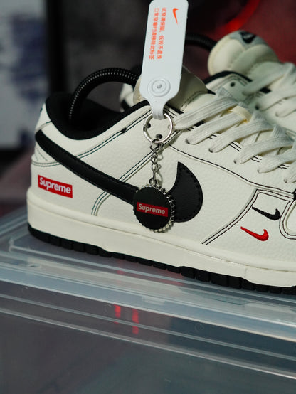Nike SB Dunk Low Supreme