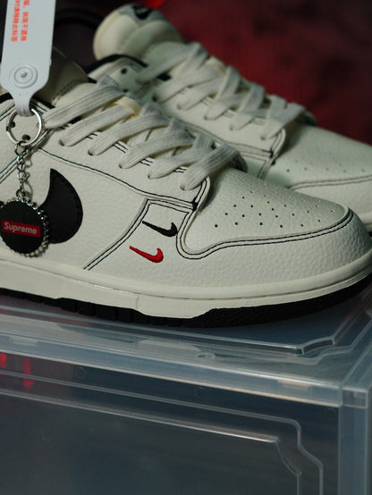 Nike SB Dunk Low Supreme