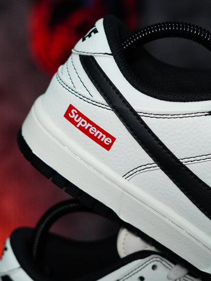 Nike SB Dunk Low Supreme