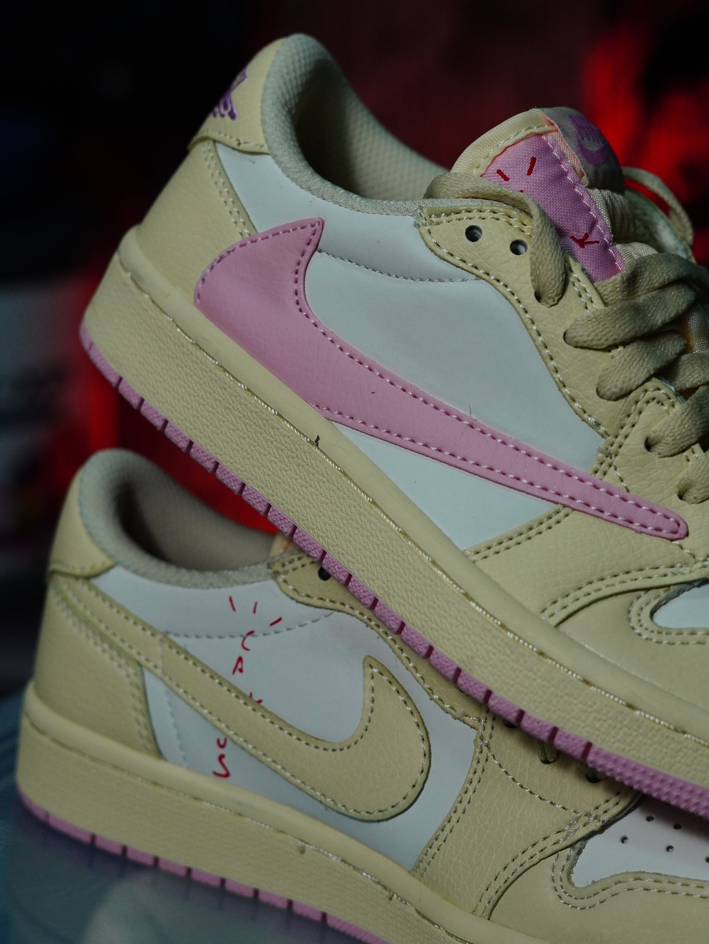 Air Jordan 1 Retro Low OG SP x Travis Scott "Shy Pink"