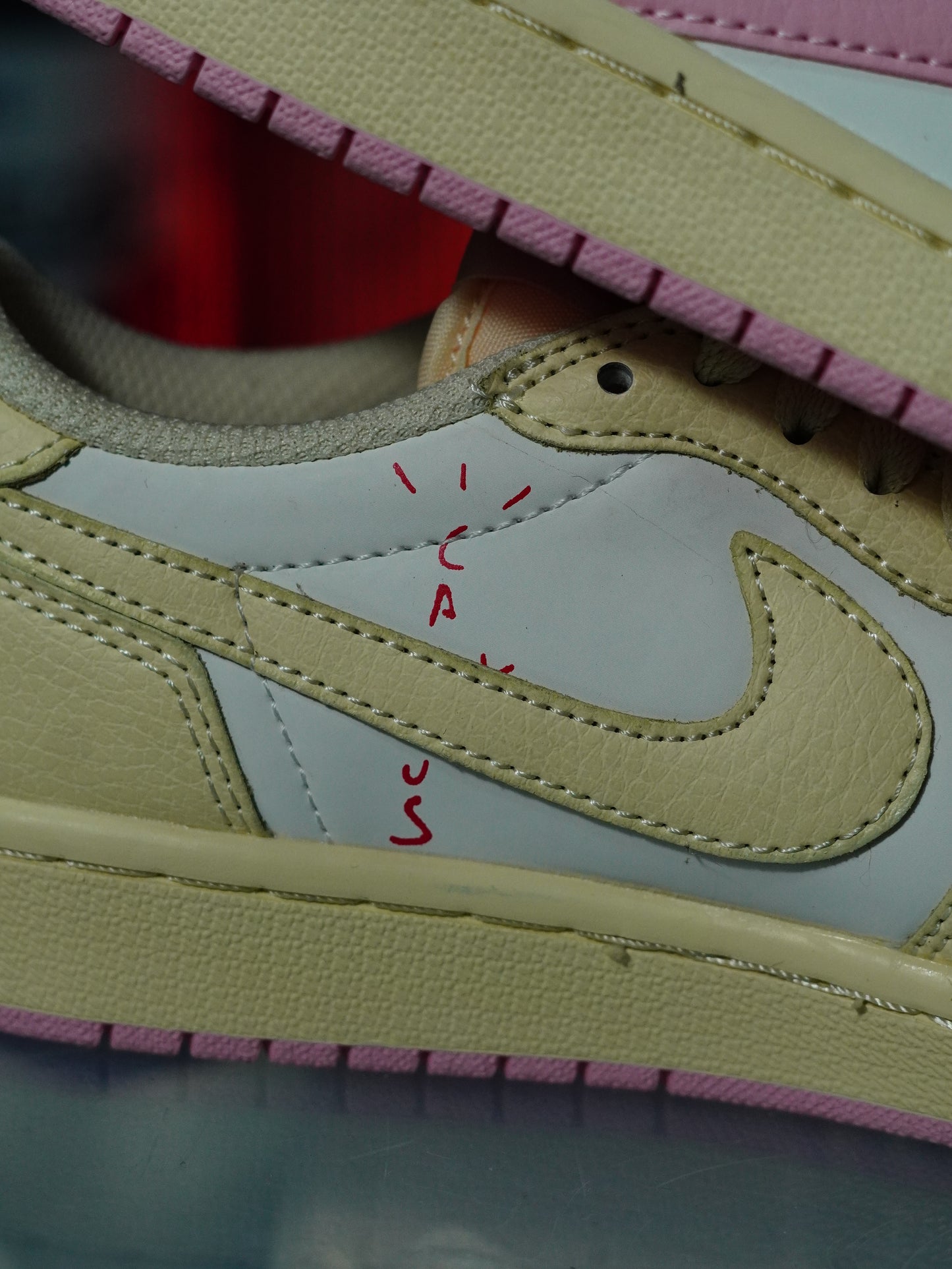Air Jordan 1 Retro Low OG SP x Travis Scott "Shy Pink"