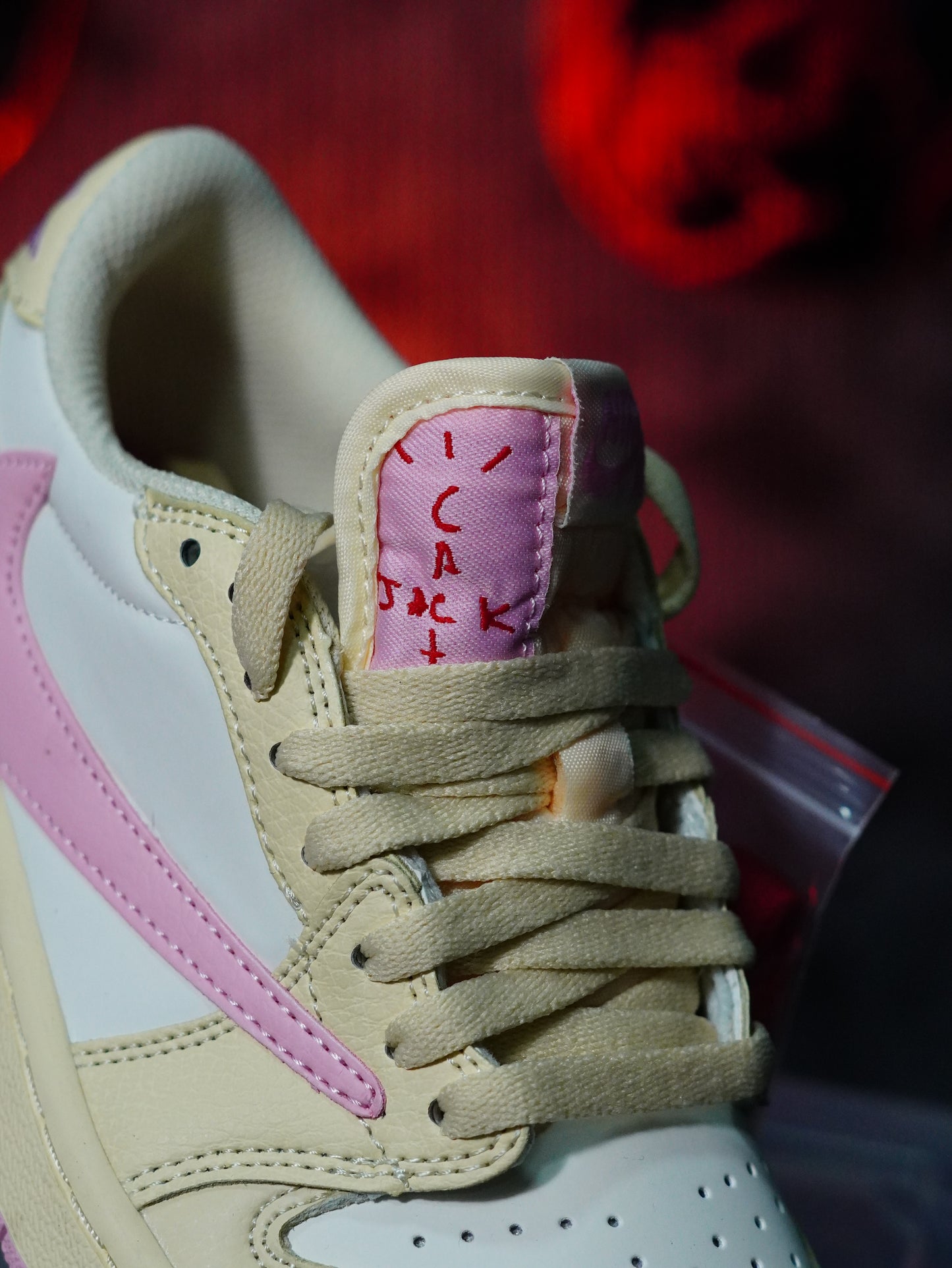 Air Jordan 1 Retro Low OG SP x Travis Scott "Shy Pink"
