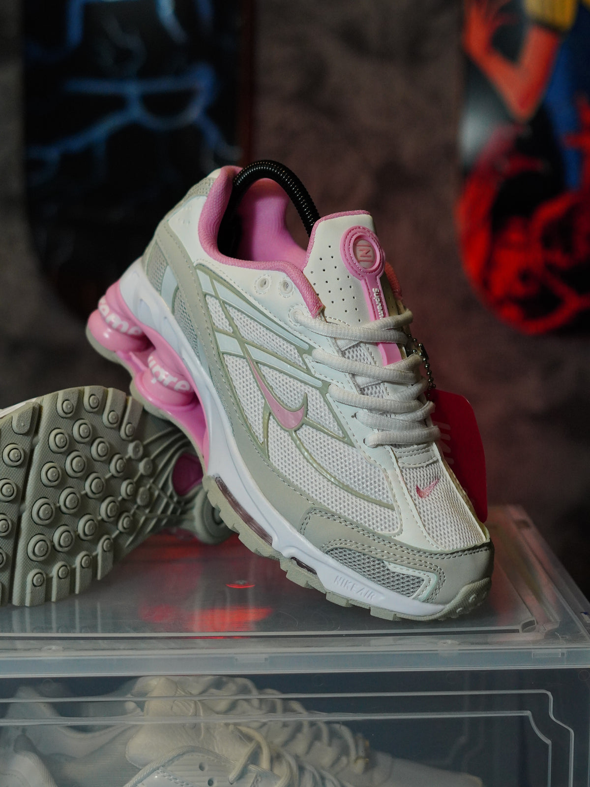 Nike x Supreme Shox Ride 2 en color blanco y rosa