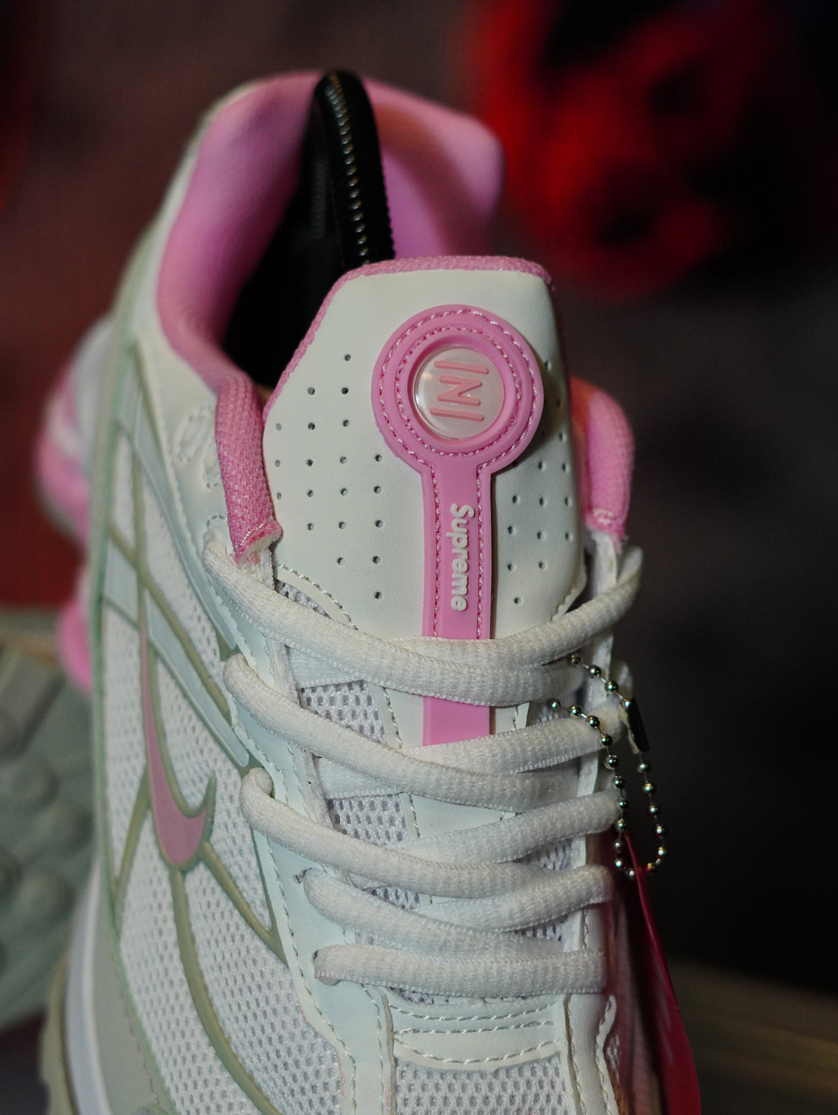 Nike x Supreme Shox Ride 2 en color blanco y rosa