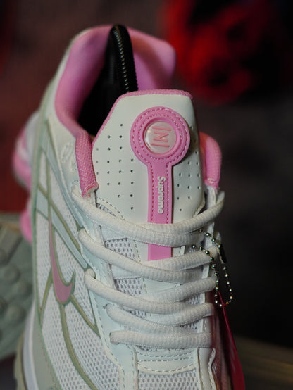 Nike x Supreme Shox Ride 2 en color blanco y rosa