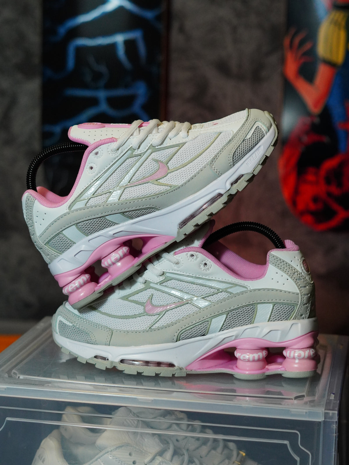 Nike x Supreme Shox Ride 2 en color blanco y rosa