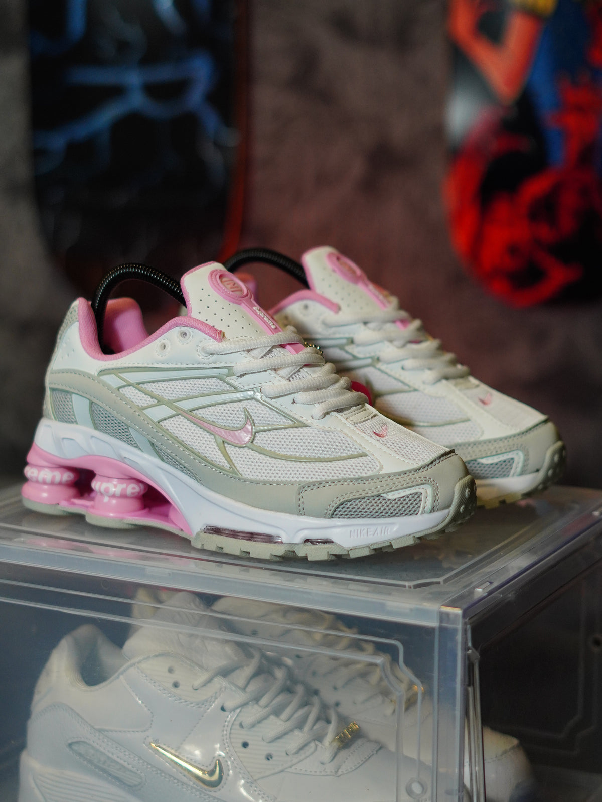 Nike x Supreme Shox Ride 2 en color blanco y rosa