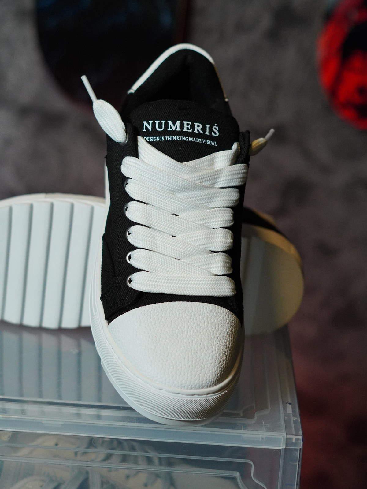 Numeris  color negro y blanco