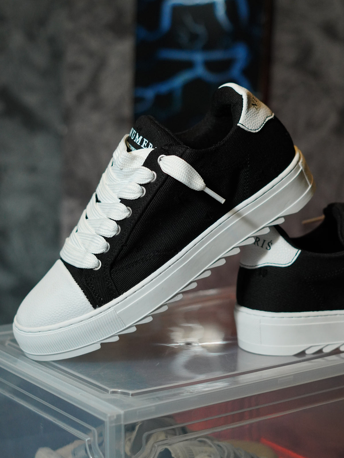 Numeris  color negro y blanco
