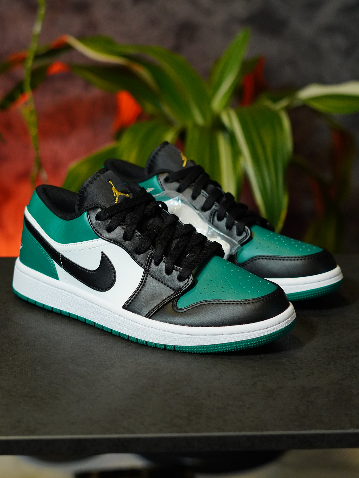Air Jordan 1 Low "Green Toe"