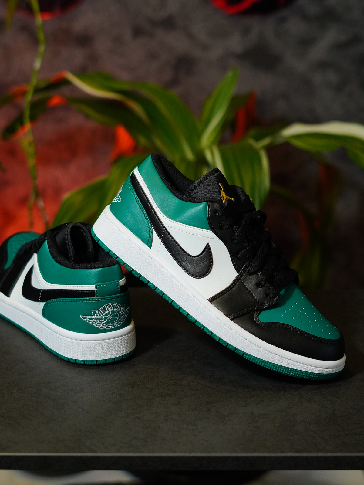 Air Jordan 1 Low "Green Toe"