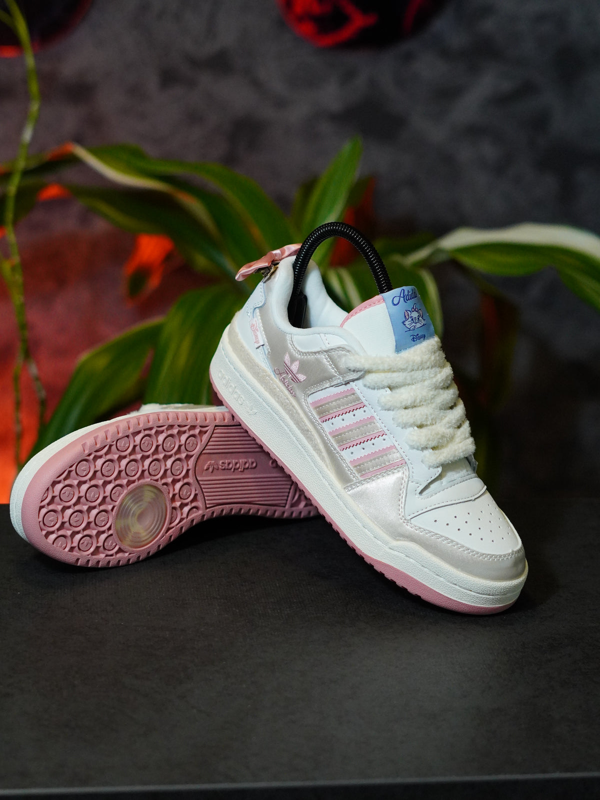 Disney x adidas Forum Low "The Aristocats Marie"