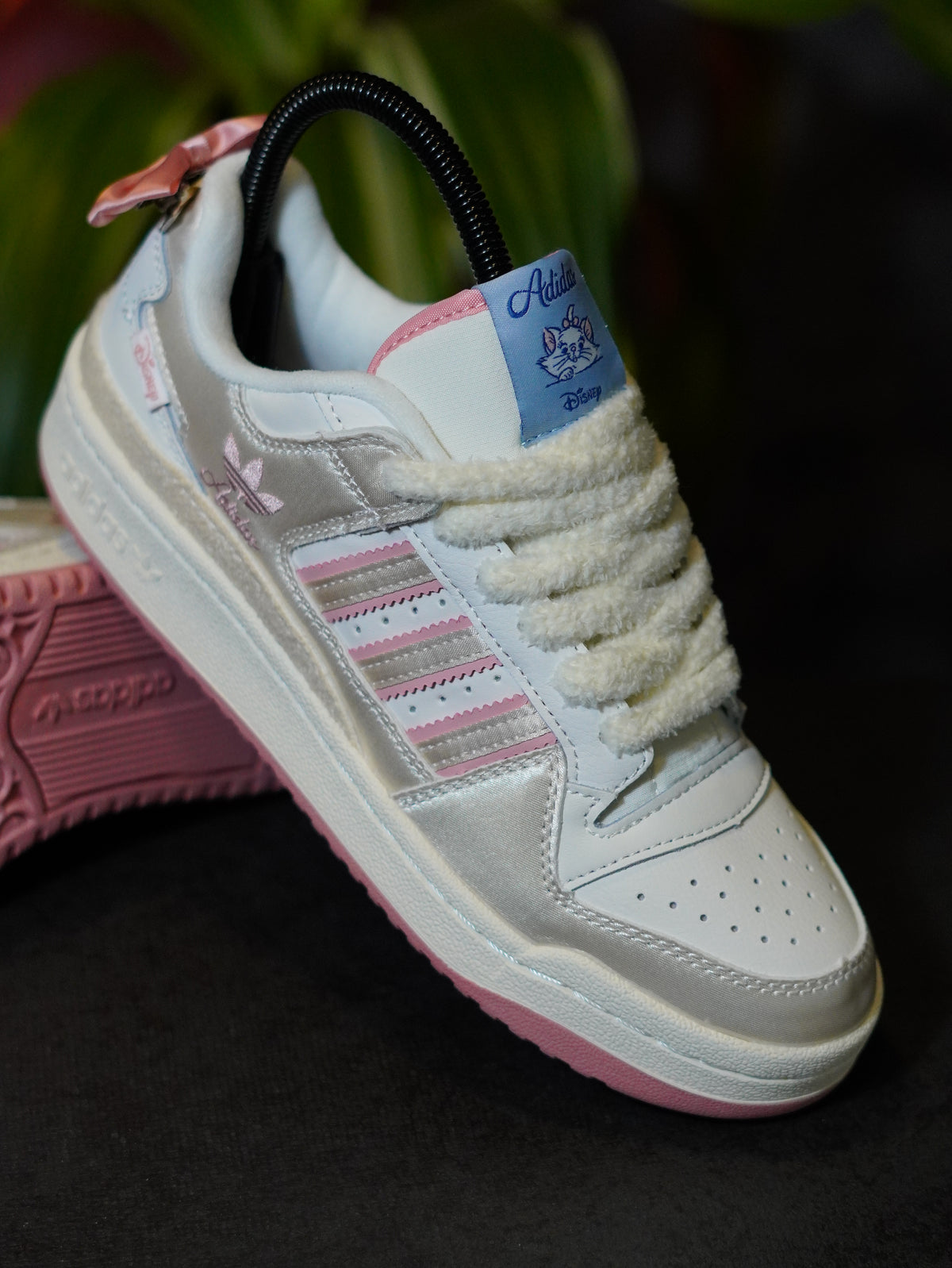 Disney x adidas Forum Low "The Aristocats Marie"