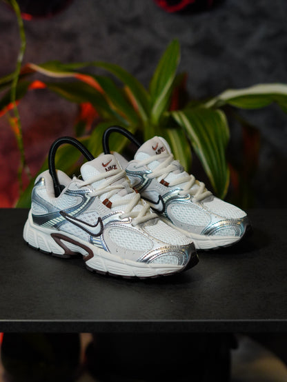 Nike V5 RNR "Sail / Fauna Brown"