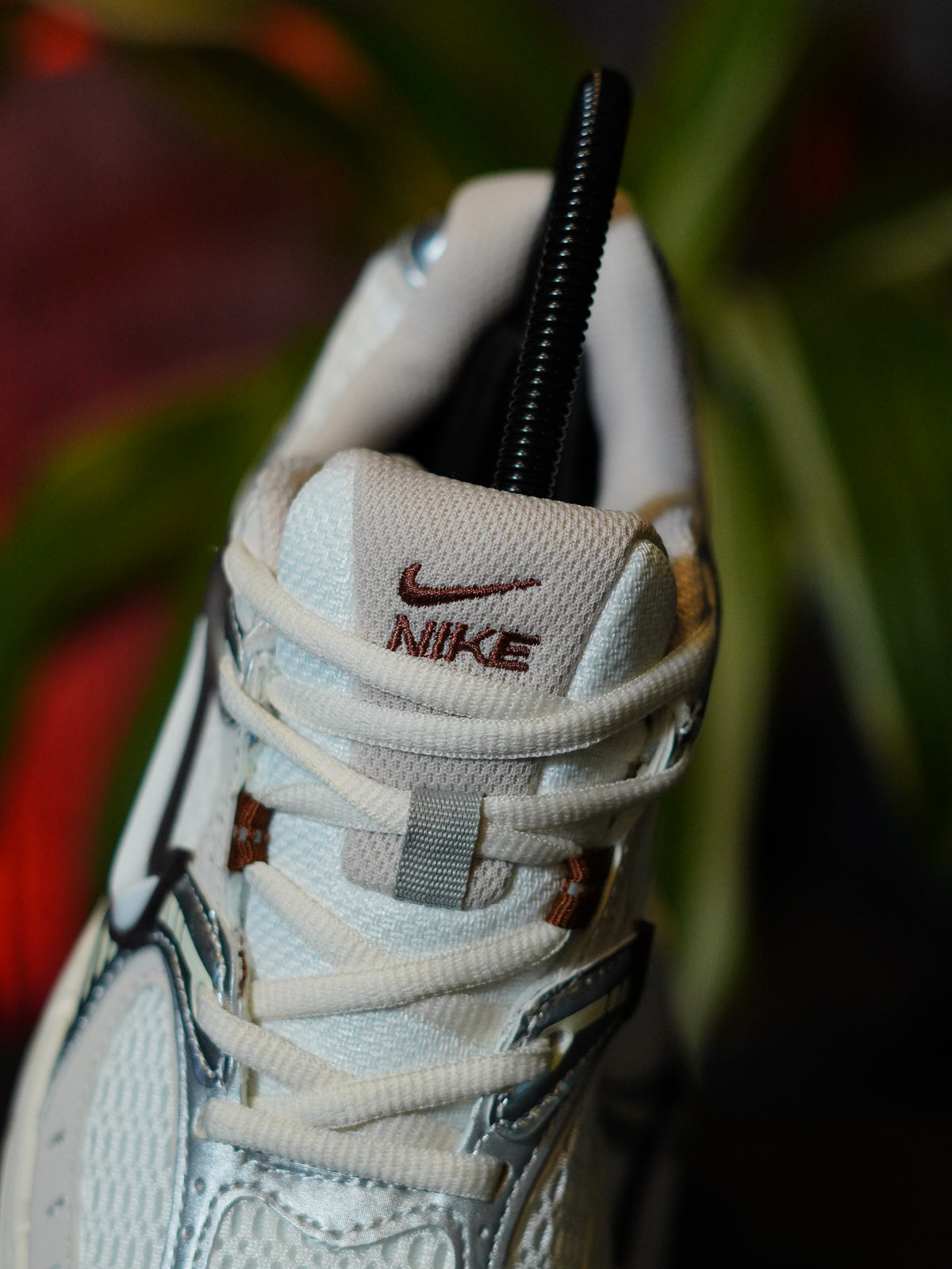 Nike V5 RNR "Sail / Fauna Brown"