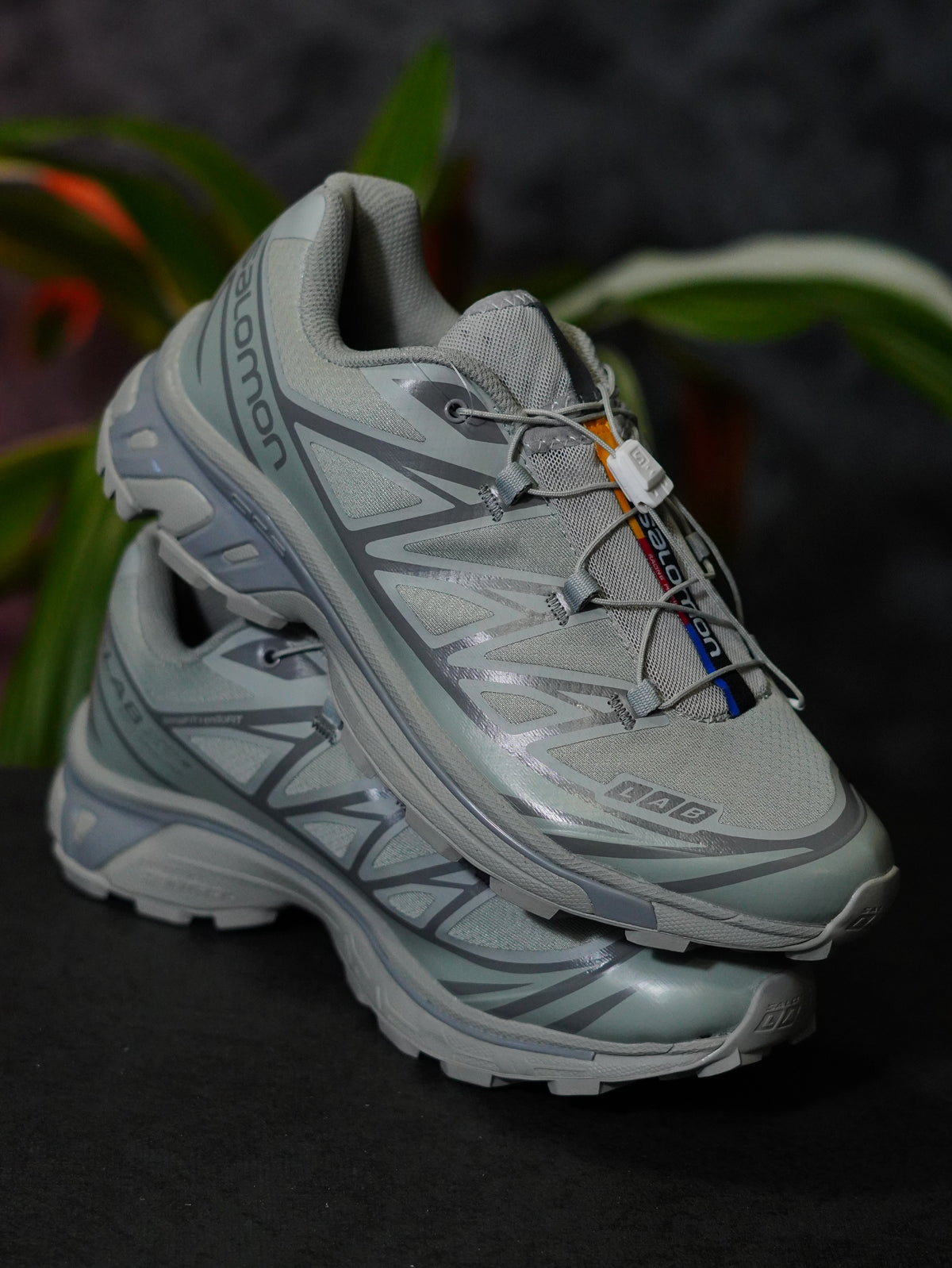 Salomon XT-6 "Ghost Gray".