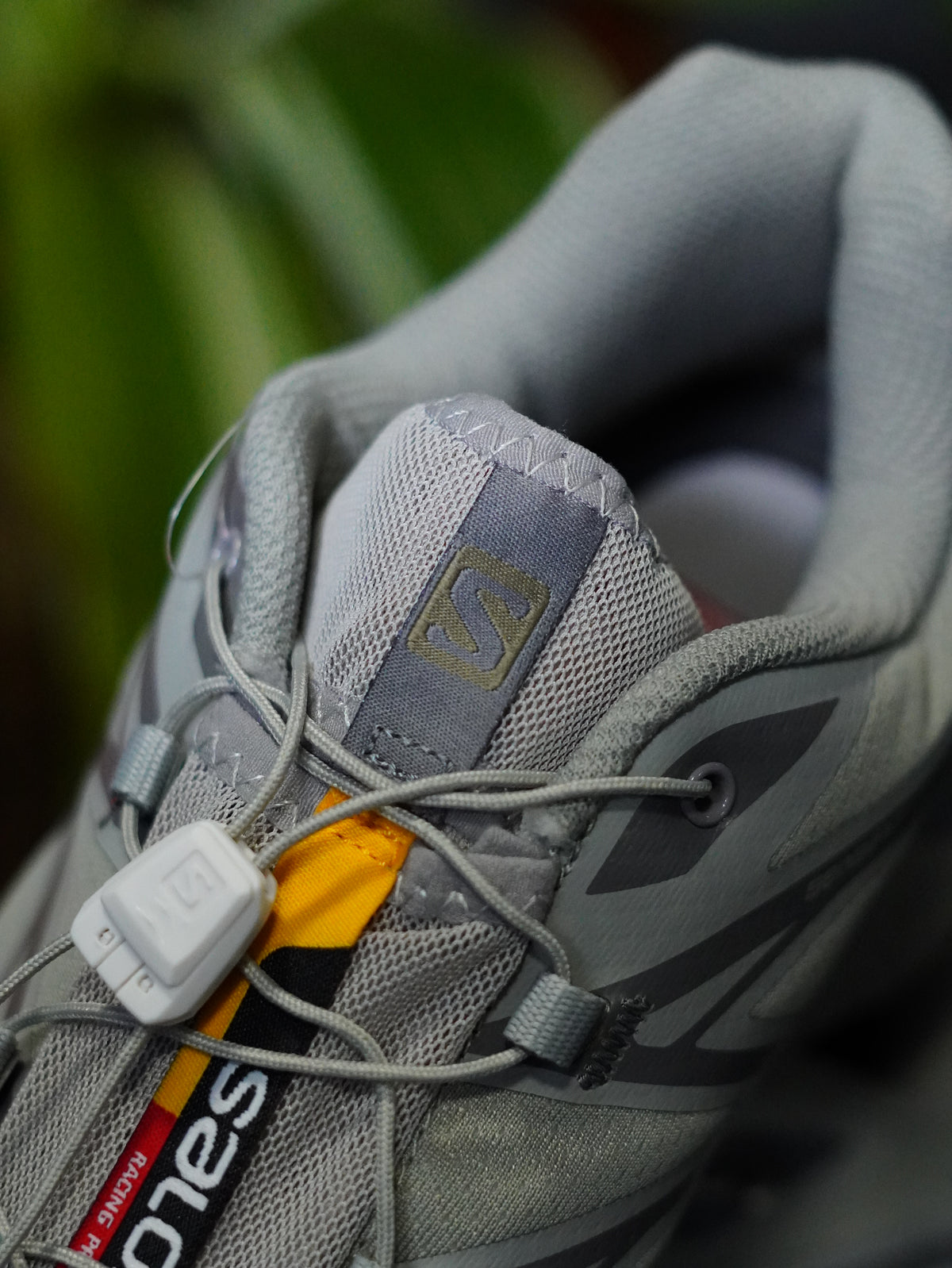 Salomon XT-6 "Ghost Gray".