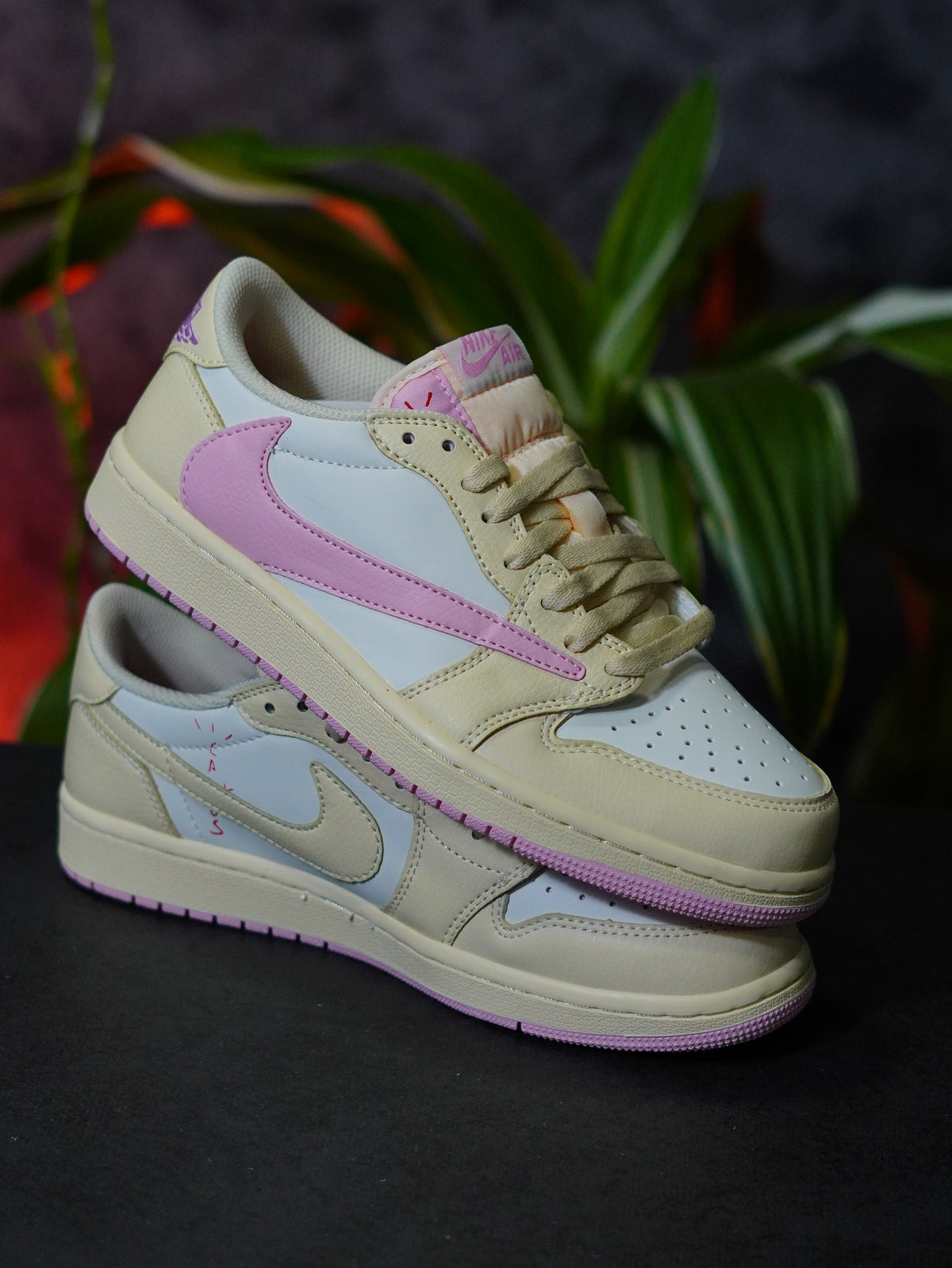 Air Jordan 1 Retro Low OG SP x Travis Scott "Muslin and Shy Pink"