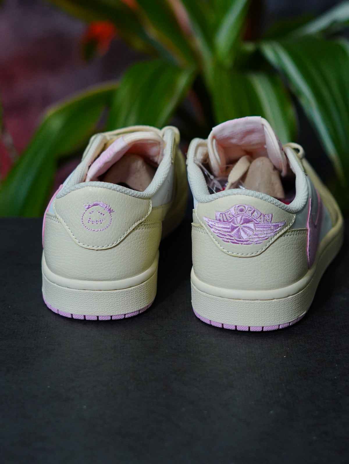 Air Jordan 1 Retro Low OG SP x Travis Scott "Muslin and Shy Pink"