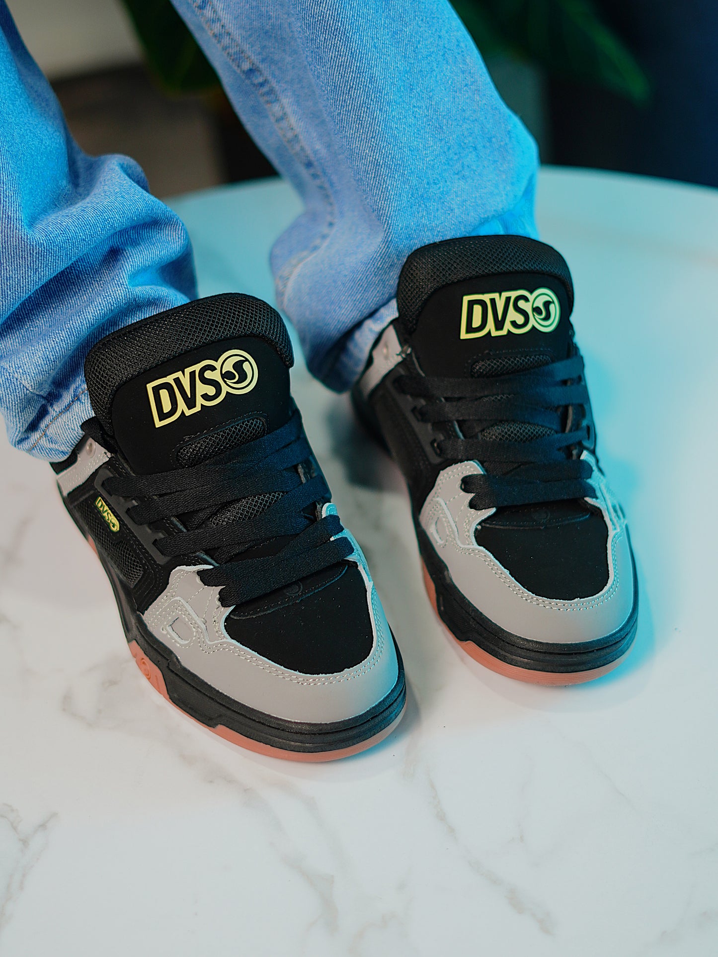 DVS Comanche - Amarillo Gris