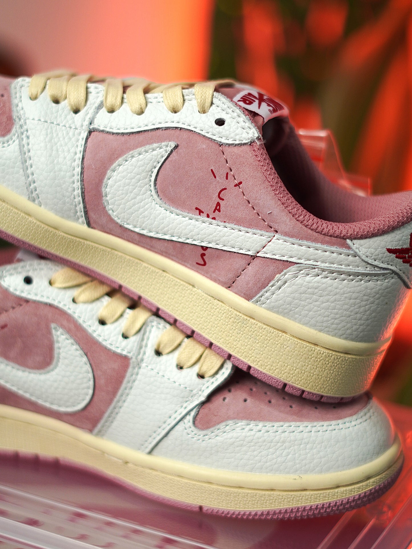 Nike Air Jordan Retro 1 Low Travis Scott - PINK MUSLIN