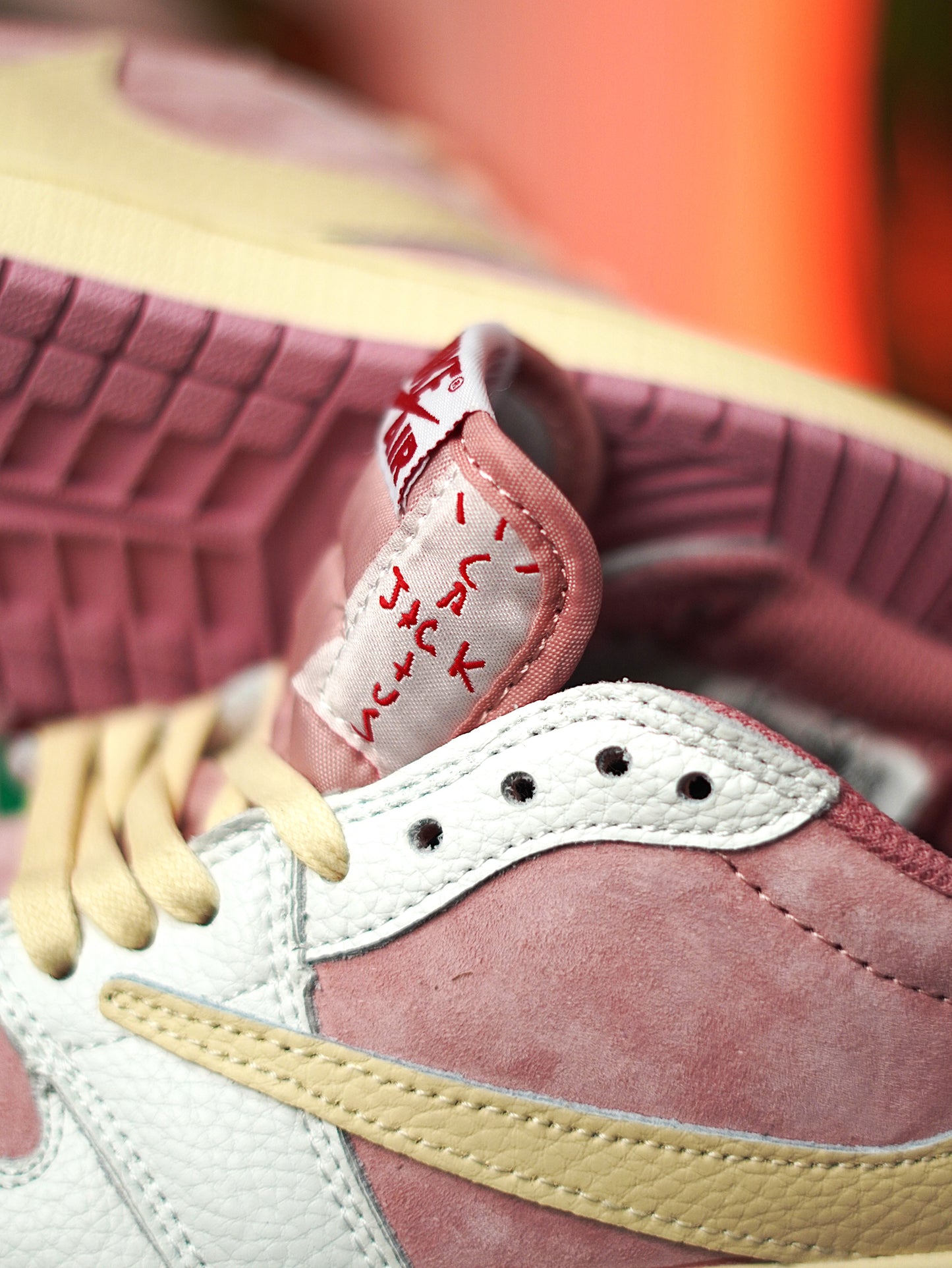 Nike Air Jordan Retro 1 Low Travis Scott - PINK MUSLIN