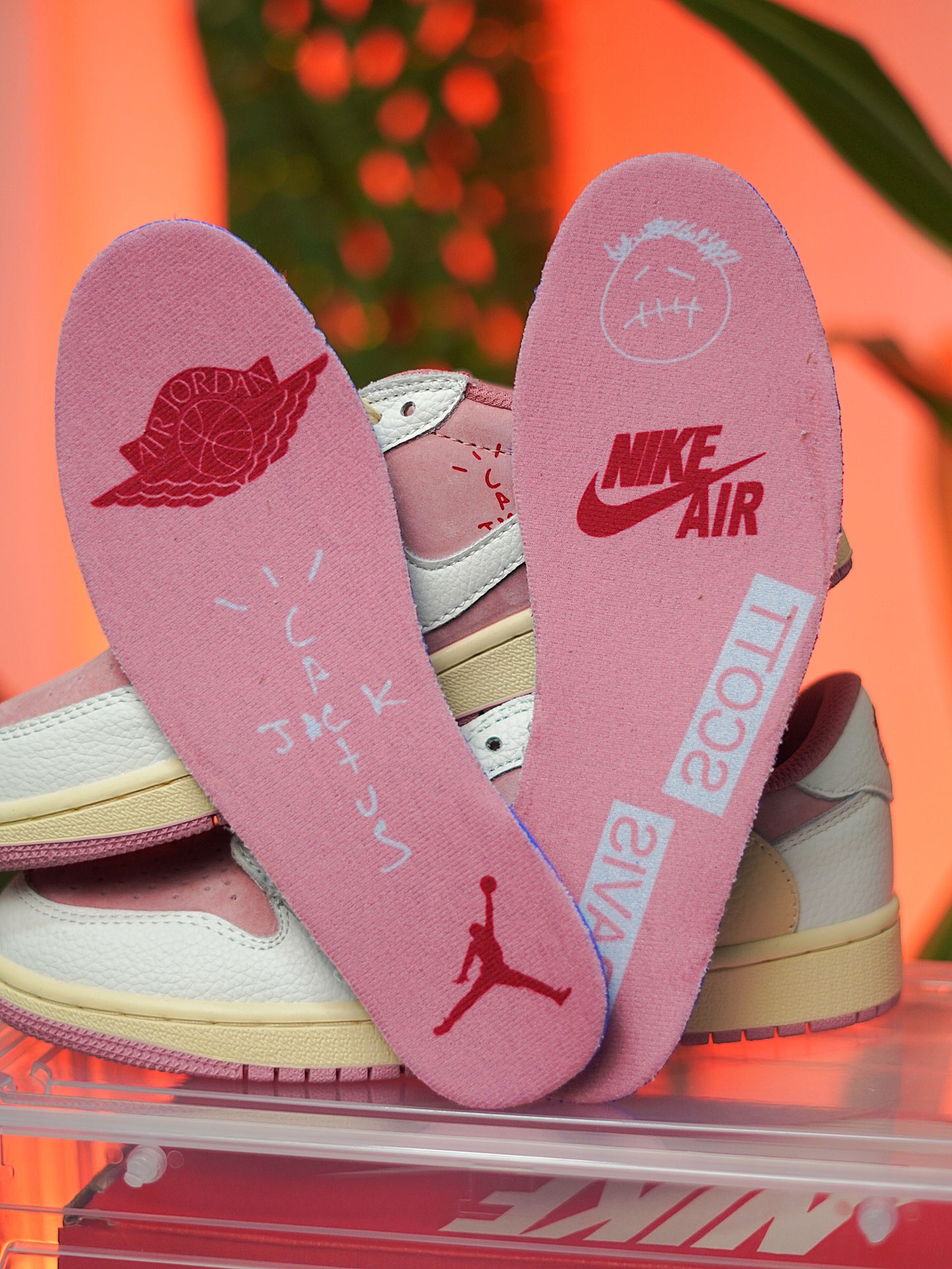 Nike Air Jordan Retro 1 Low Travis Scott - PINK MUSLIN