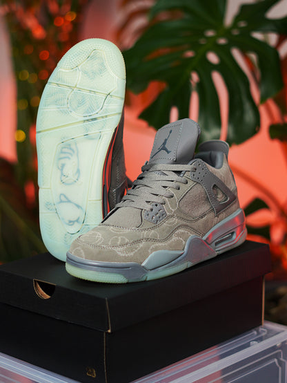 Nike Air Jordan Retro 4 Kaws - Gris