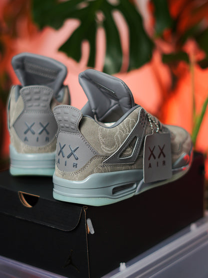 Nike Air Jordan Retro 4 Kaws - Gris