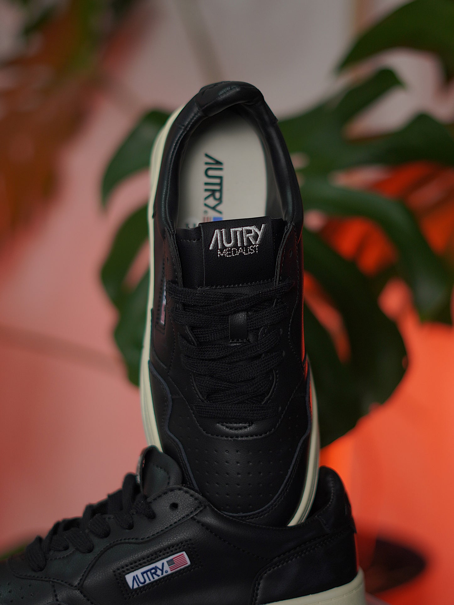 Autry Medalist Low / Black