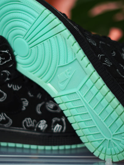 Nike Jordan Retro 1 x Kaws - Negro