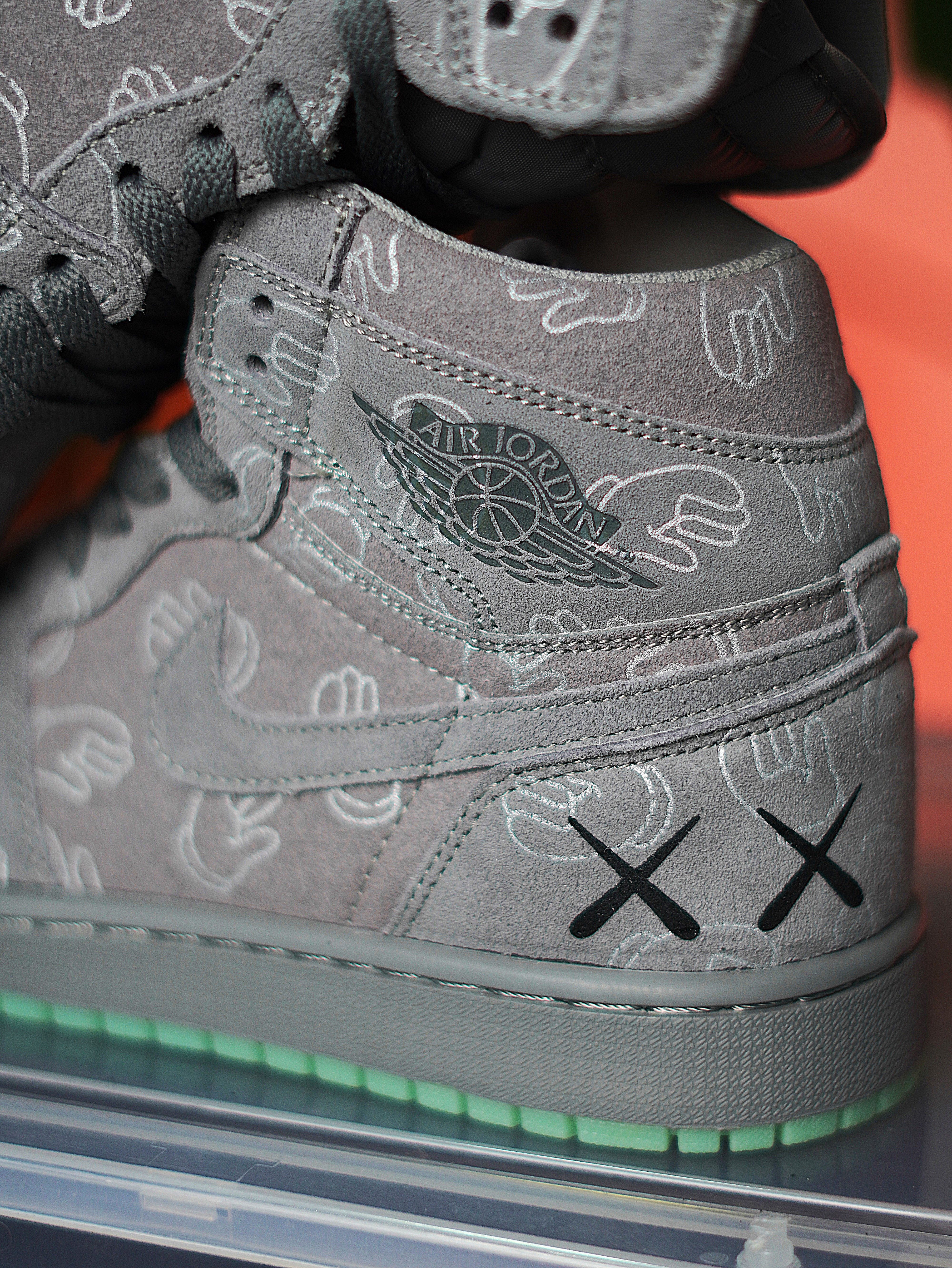 Nike Jordan Retro 1 x Kaws Gris SOOULSHOPP