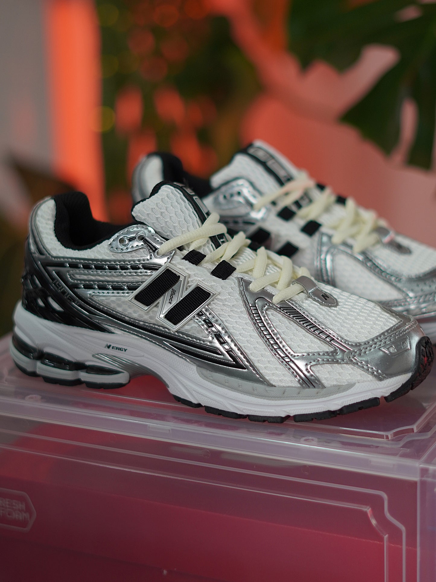 New Balance 1906R / Silver Metallic / Black / Sea Salt