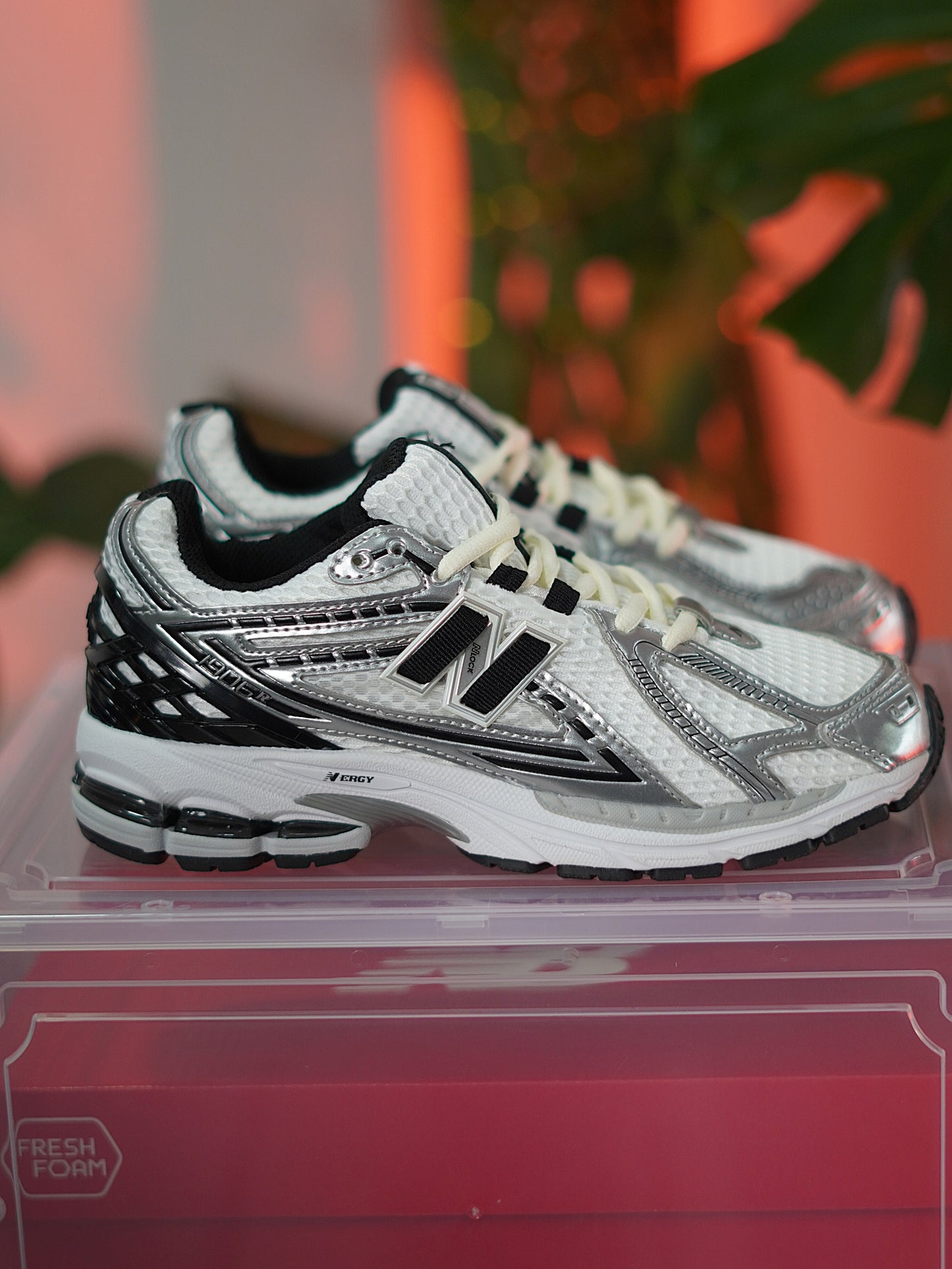 New Balance 1906R / Silver Metallic / Black / Sea Salt