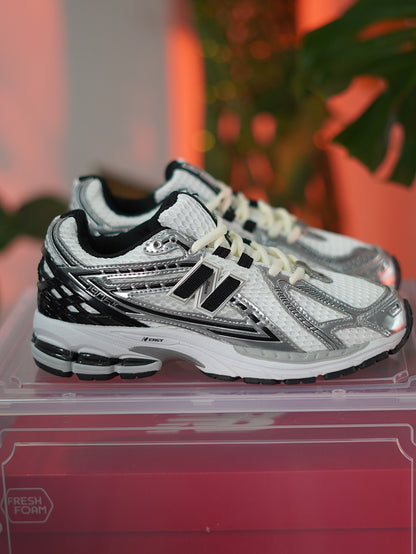 New Balance 1906R / Silver Metallic / Black / Sea Salt