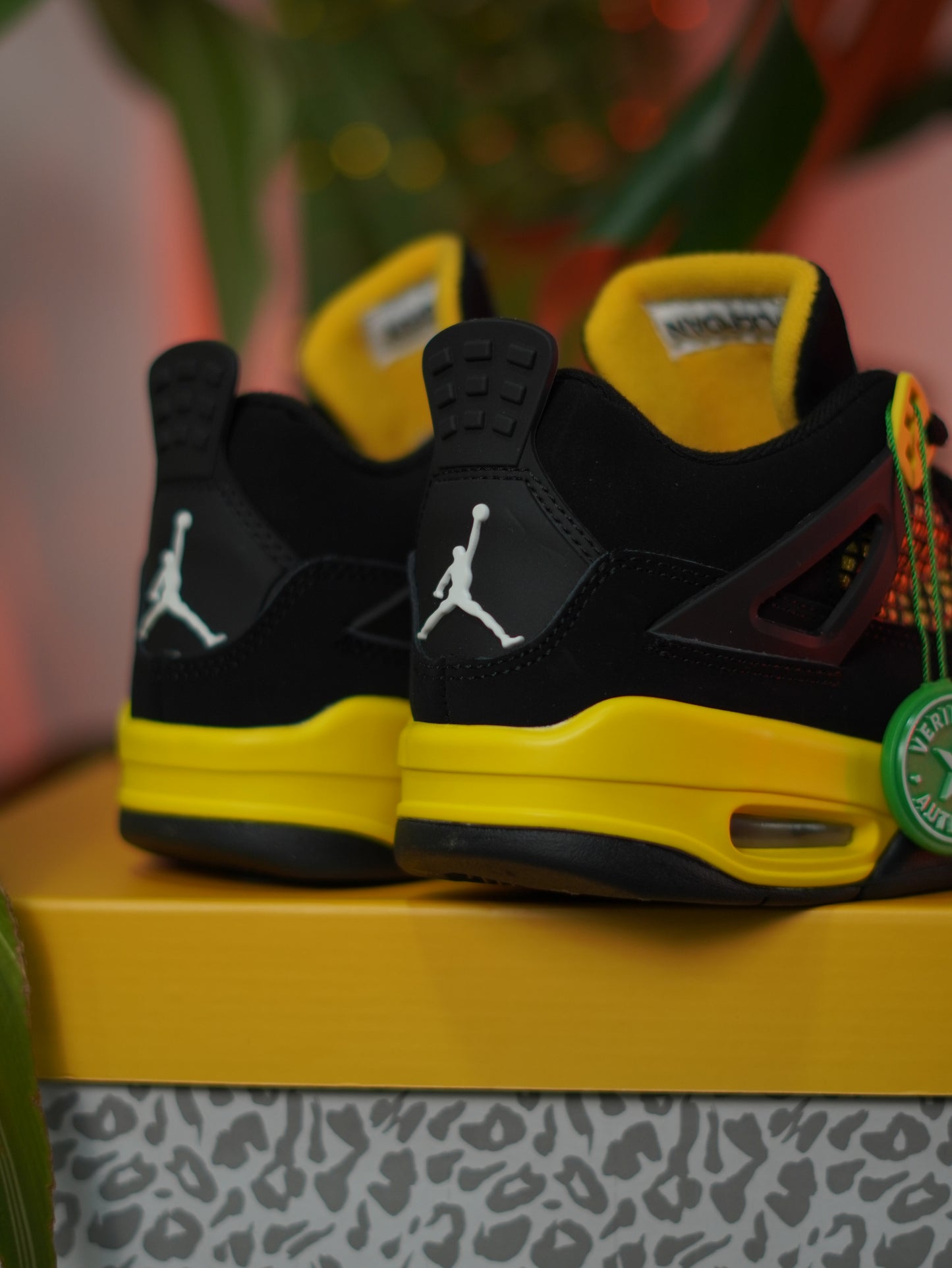 Air jordan retro 4 thunder