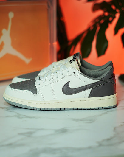 Air Jordan Retro 1 Low OG - Atmosphere Grey