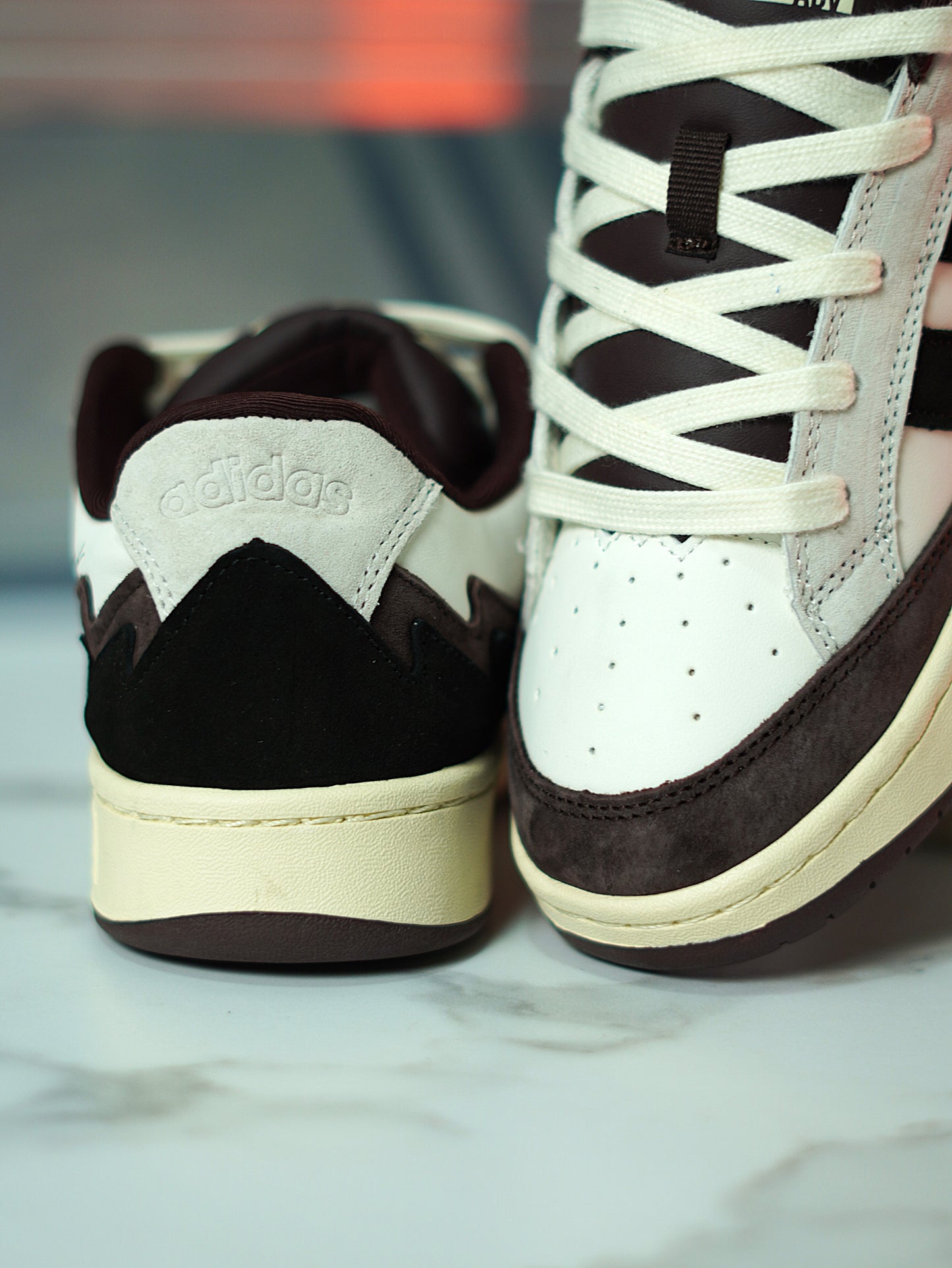 Adidas Wcard ADV - Marron/Blanco